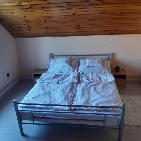 Toldi Apartman Hotell Keszthely Exteriör bild
