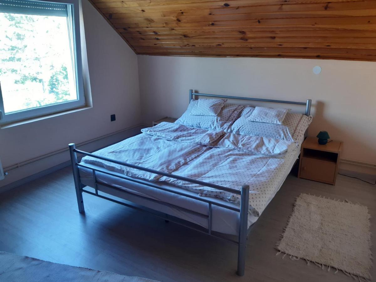 Toldi Apartman Hotell Keszthely Exteriör bild