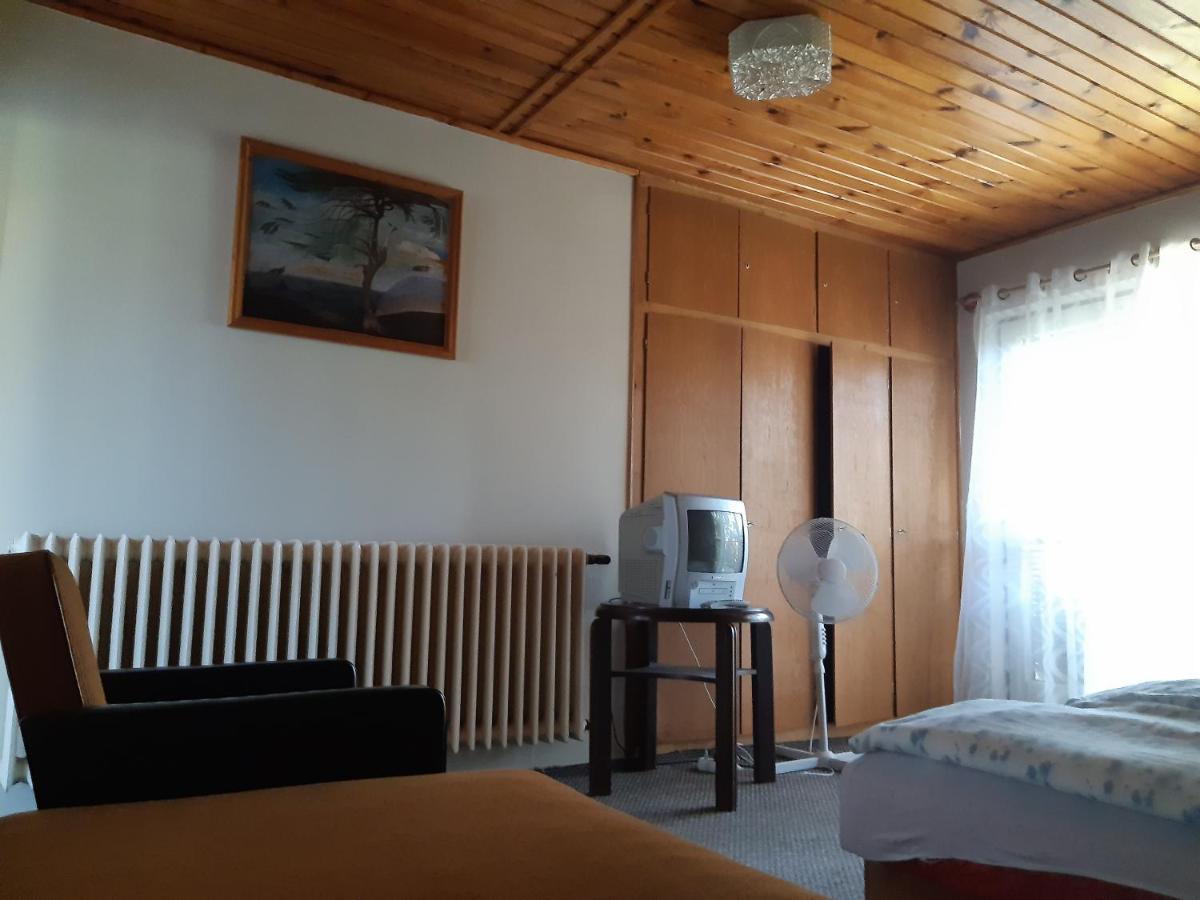 Toldi Apartman Hotell Keszthely Exteriör bild