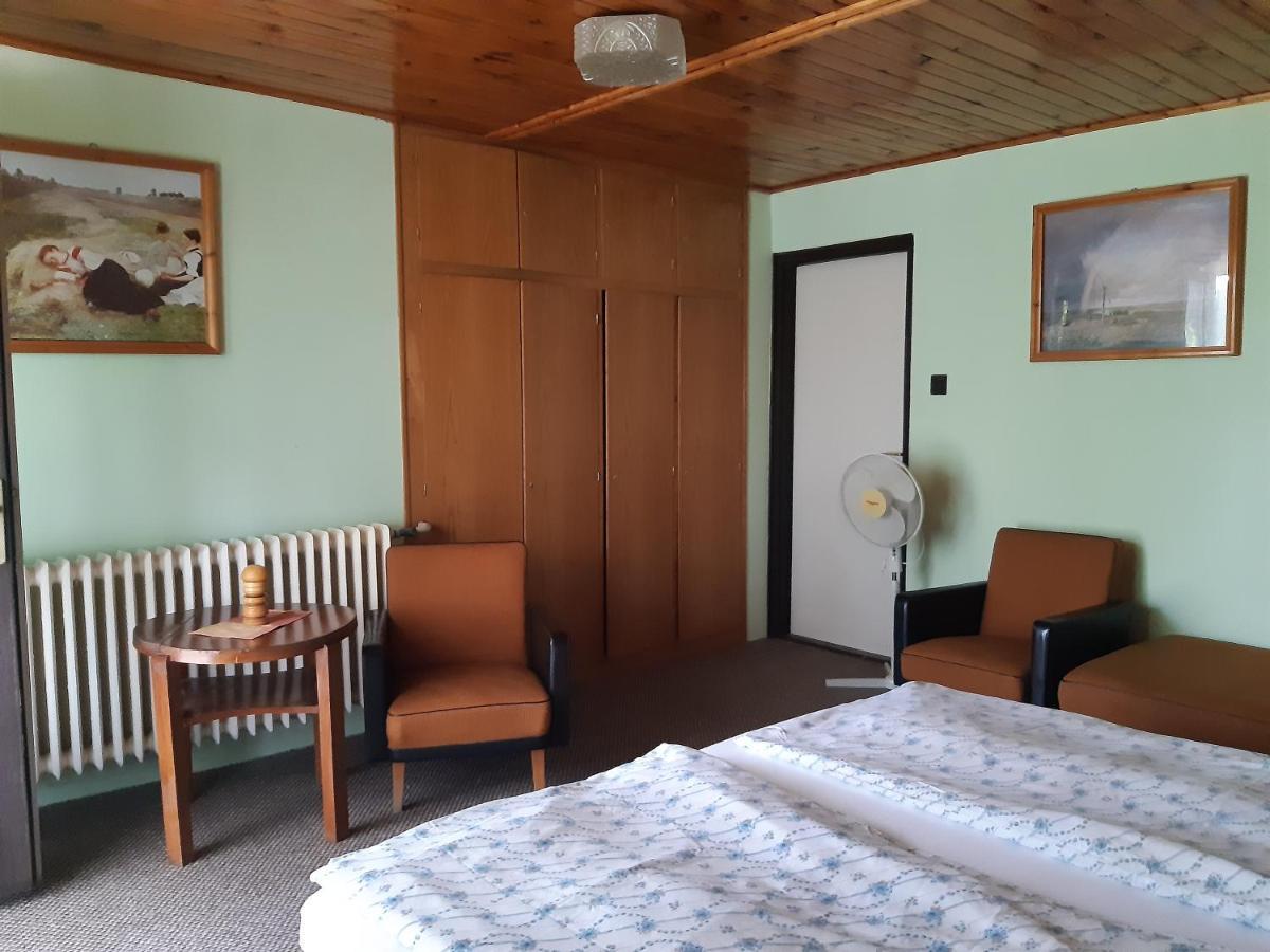Toldi Apartman Hotell Keszthely Exteriör bild