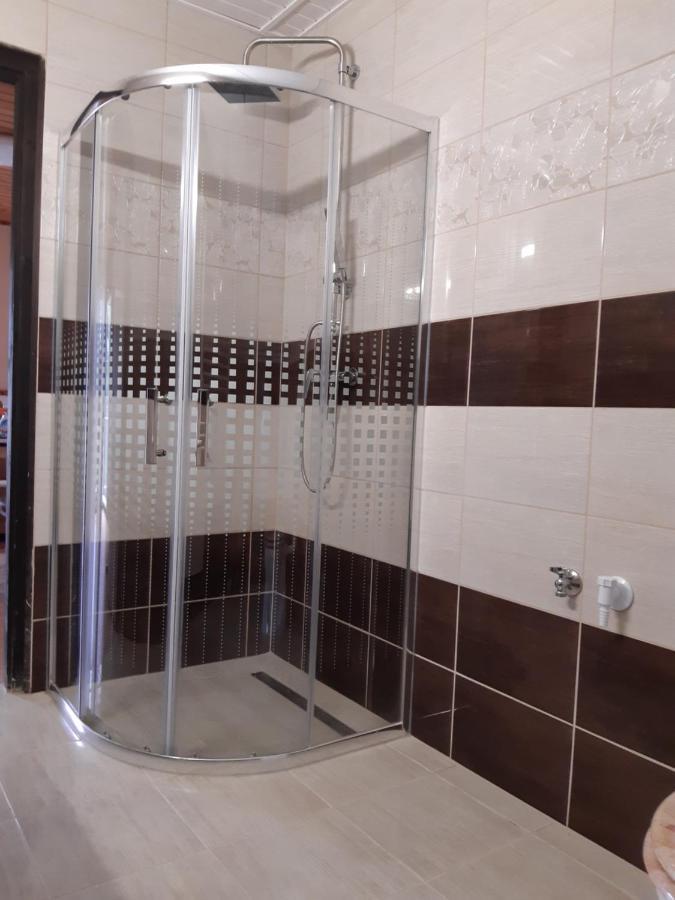 Toldi Apartman Hotell Keszthely Exteriör bild