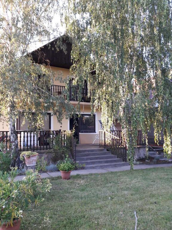 Toldi Apartman Hotell Keszthely Exteriör bild